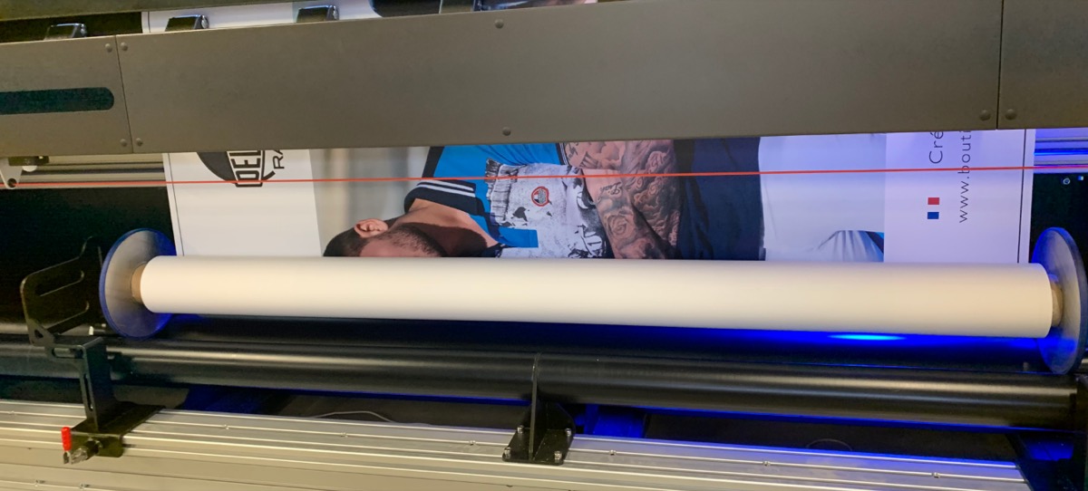 Grand format : un rouleau en sortie d'imprimante