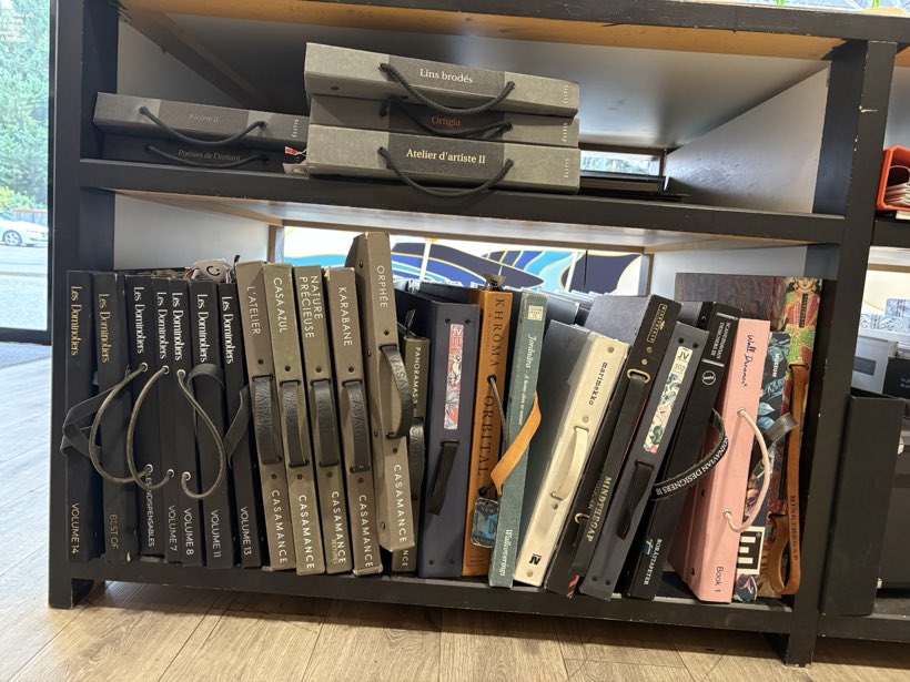 Les albums de papier peint, Collections à feuilleter sur place