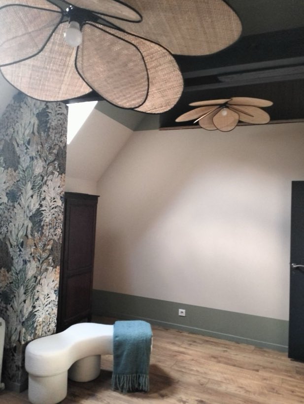 La chambre aux suspensions, Panoramique végétal, peinture et soubassement