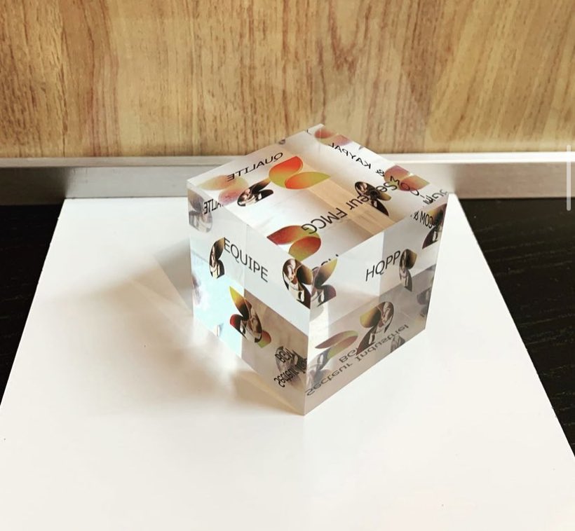 Le cube, en lumière, Plexi massif imprimé