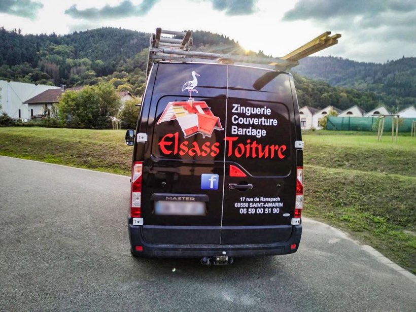 Elsass Toiture, l'arrière, Lettrage et logo découpé