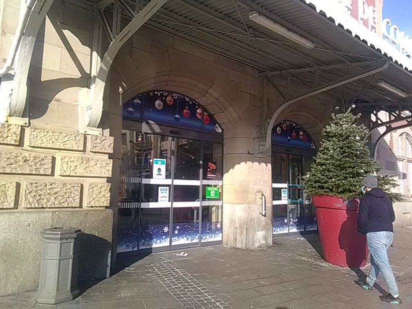 Noël sous les arcades, Vitrophanie de saison