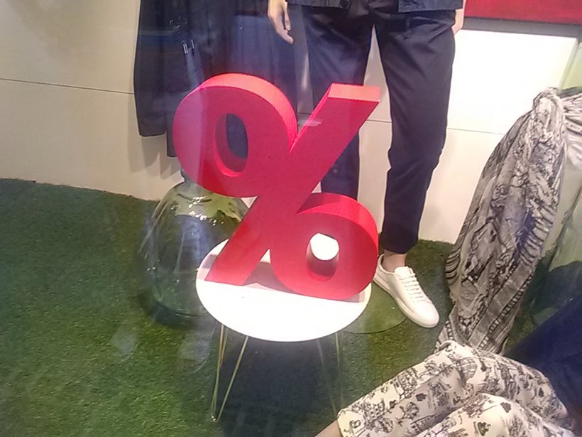 Le % rouge, Volume en vitrine