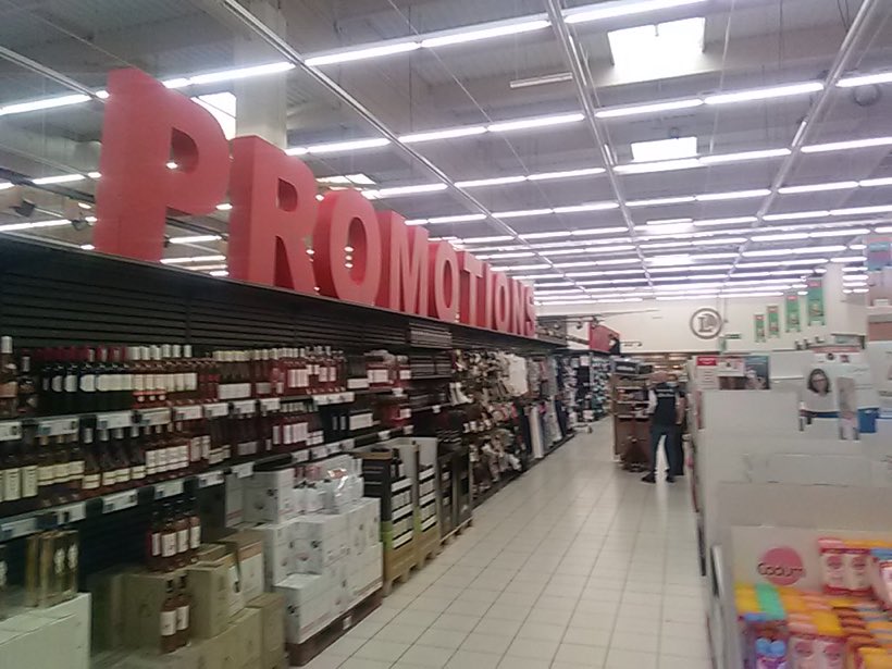 Promotions, contre-plongée, Volumes suspendus