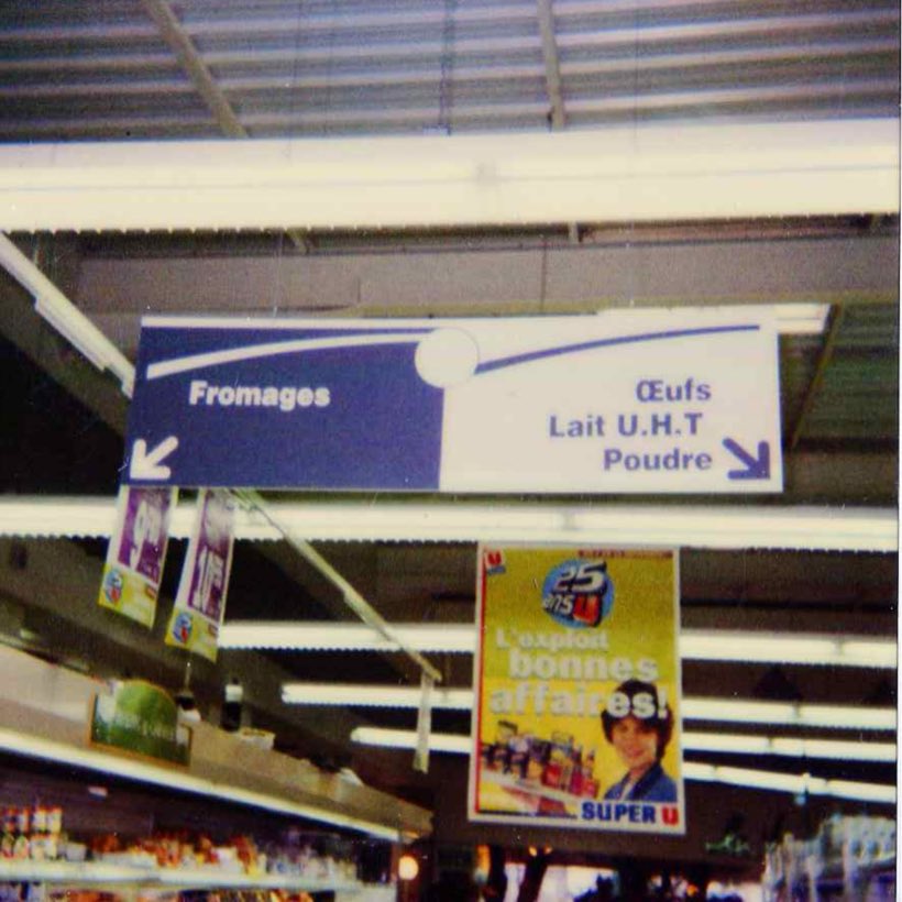 Les rayons du Super U, Signalétique suspendue de rayons