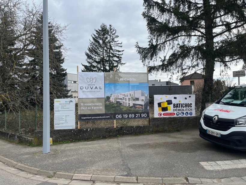 Résidence Les Cèdres, Bâche de chantier