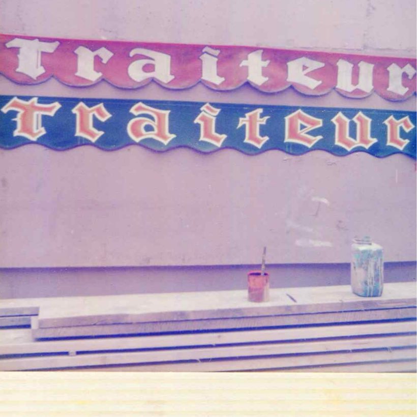 Traiteur, en gothique, Bandeau peint à la main