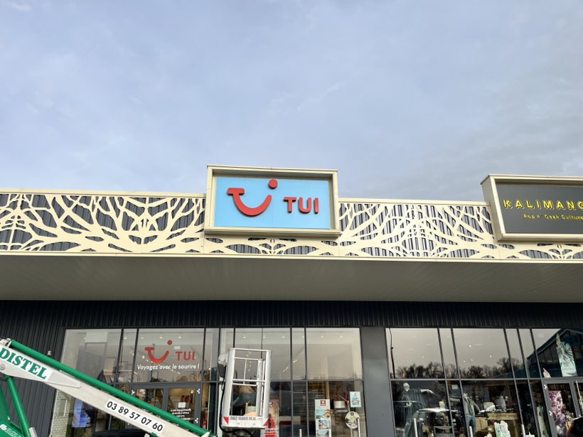 TUI · Kingersheim, Caisson lumineux et bandeau