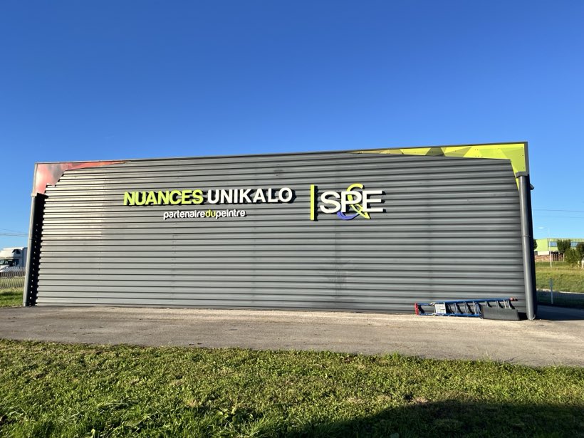 Nuances Unikalo · SPE, Enseigne de façade, Dole